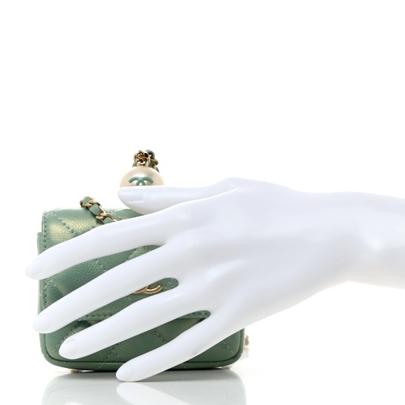 *CHANEL* 2021 Iridescent Pastel Green Caviar Quilted Pearl Coin Purse on Chain - Picture 10 of 10